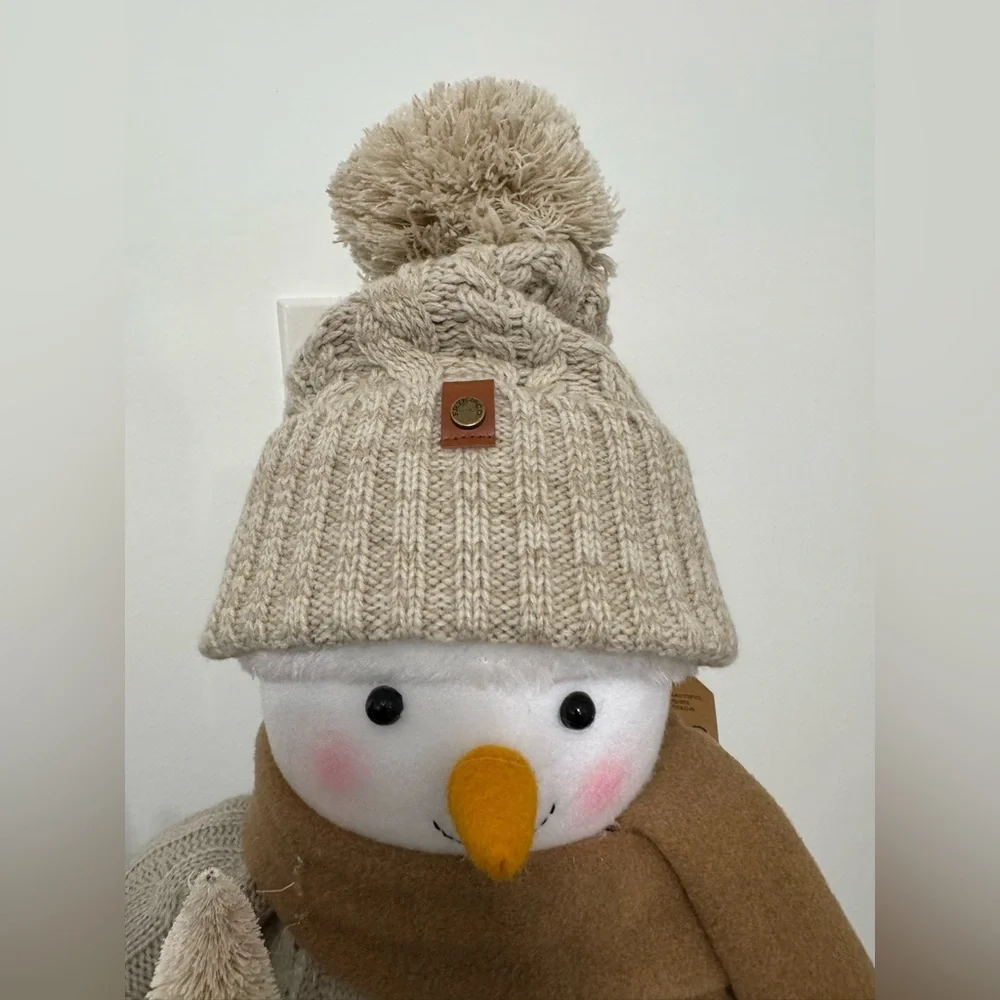 Frye & Co Cable Knit Beanie Pom Pom Hat Oatmeal NWT Fits Teens/ Small